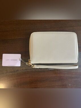 NWT Lost + Wander Passport Travel Wallet